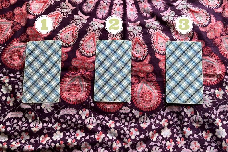 ¿Qué carta llama más tu atención? Escoge una y recibe un consejo para hoy.