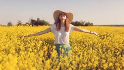 ¿Por qué debes regalar flores amarillas el 21 de marzo? Te lo contamos