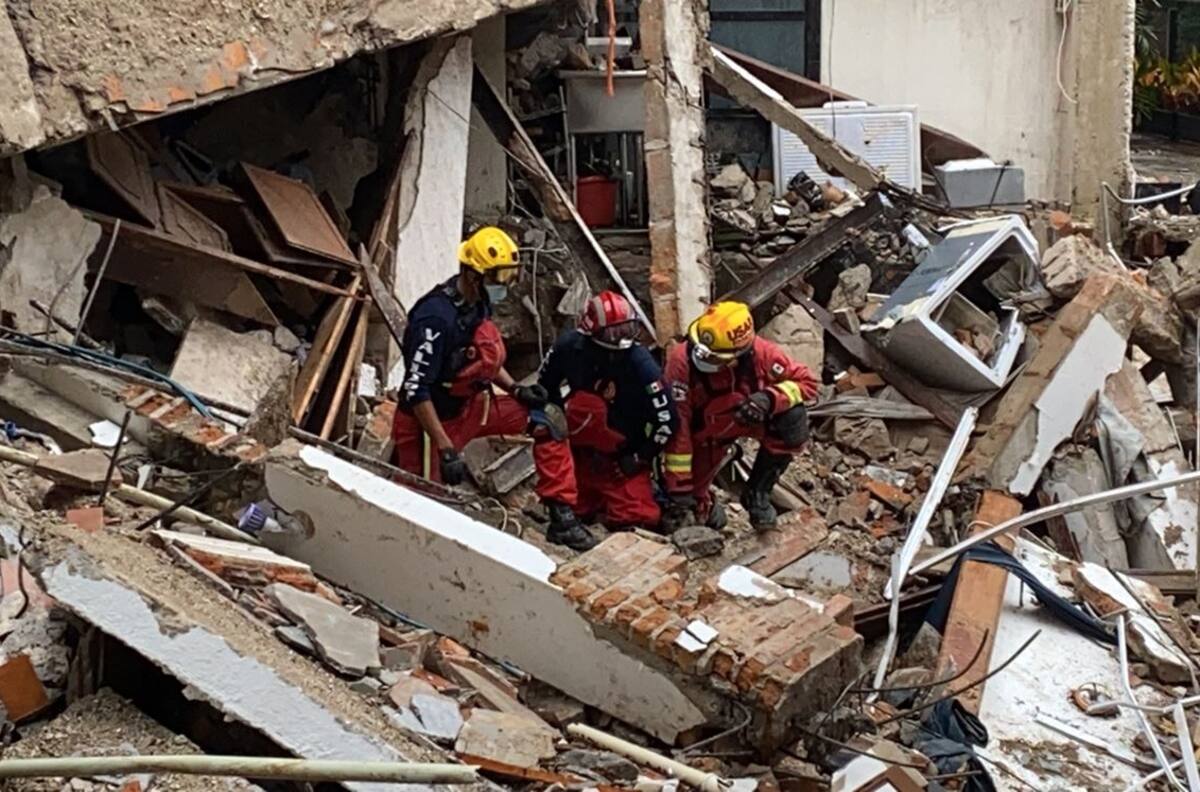 Tras paso del huracán “Nora”, localizan a niño sin vida por derrumbe de hotel en Puerto Vallarta