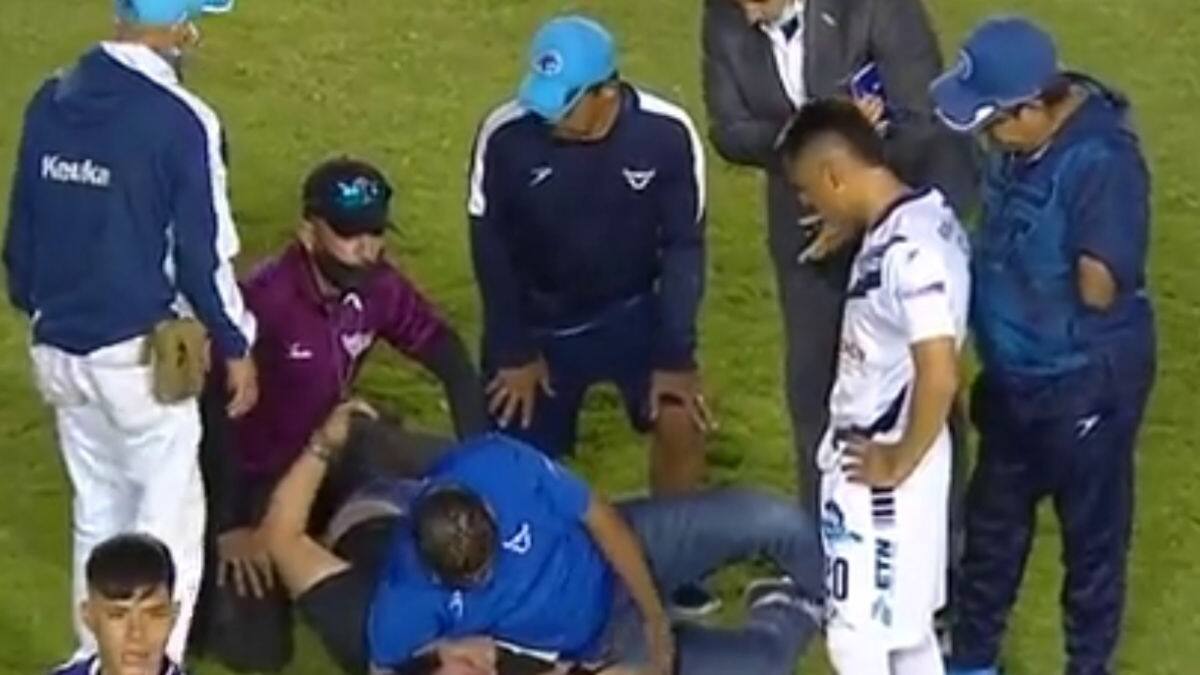 Video: Aficionados del Celaya golpean a futbolista de Dorados