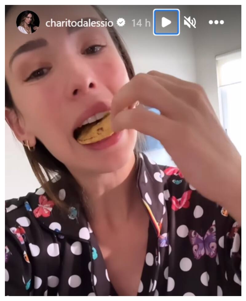 Charito D'Alessio se define como personaje público. Está casada con el actor y cantante Ernesto D'Alessio.