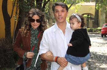 Issabela Camil recibe críticas por pedirle a Sergio Mayer que no le llame "abuela"