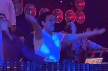 VIDEO: Captan a Omar Fayad 'agarrando la fiesta' en un antro de Hidalgo