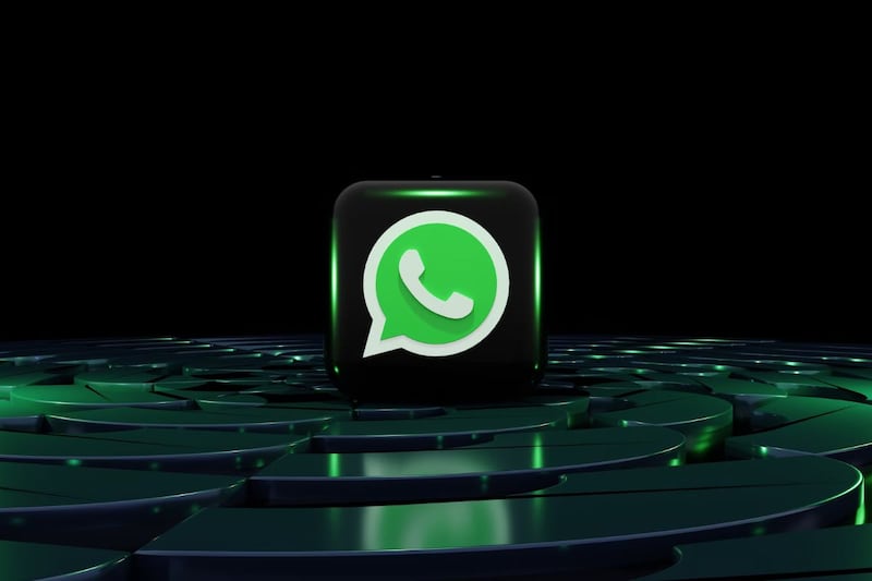 Logo WhatsApp sobre un fondo negro.