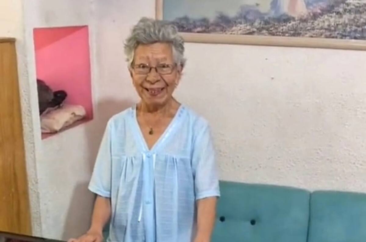 VIDEO: Abuelita tira televisor al festejar su regalo, se vuelve viral
