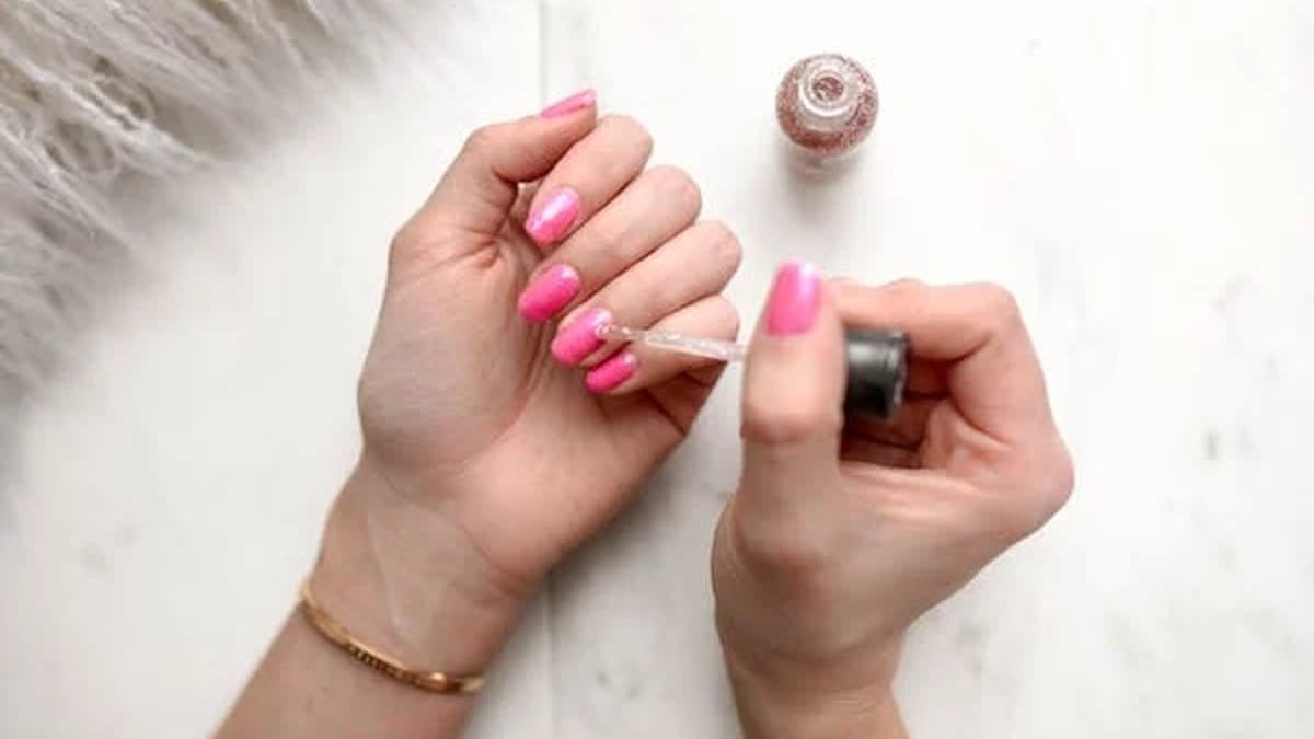 Belleza: ¿Uñas amarillas después del esmalte? Así puedes evitarlo