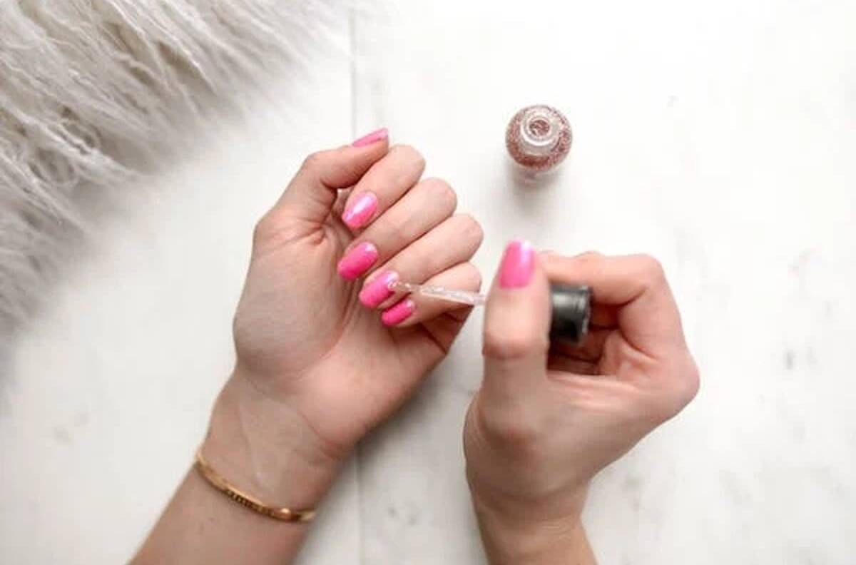 Belleza: ¿Uñas amarillas después del esmalte? Así puedes evitarlo