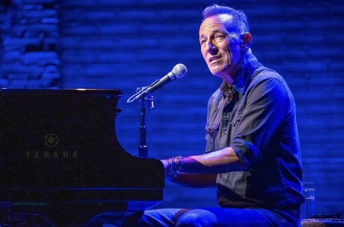 Bruce Springsteen y Barack Obama trasladan su podcast al libro "Renegades"