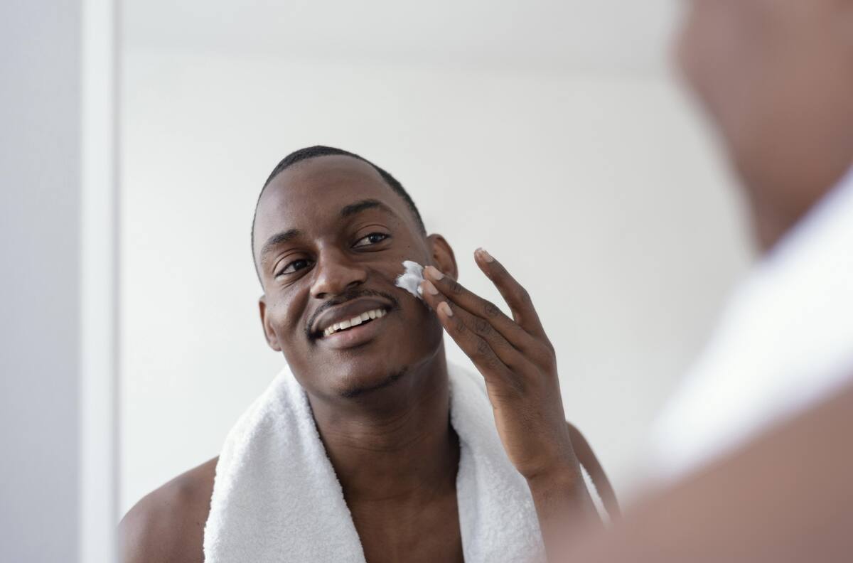 ¿Por qué los hombres no se aplican crema en el cuerpo?