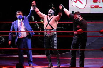 CMLL: Hechicero retuvo su campeonato al vencer a Bárbaro Cavernario