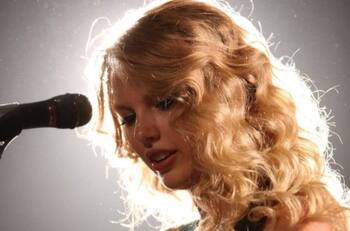 ¿Taylor Swift al barco del K-pop? Podría cantar con BTS o BLACKPINK