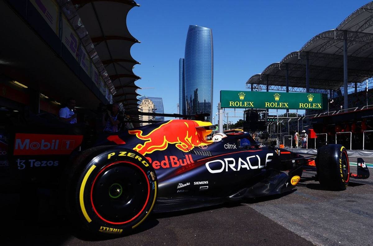 GP Azerbaiyán: Red Bull instaló nuevas piezas en el RB18 de Checo Pérez y Max Verstappen