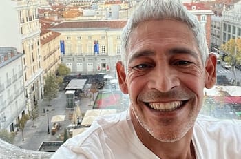 Carlos Villagrán "Quico" y Johnny Lozada de Menudo viralizan su foto juntos