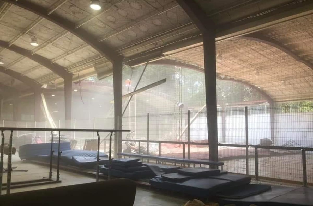 VIDEO | Colapsa gimnasio del IPN: hombre se salvó de ser aplastado