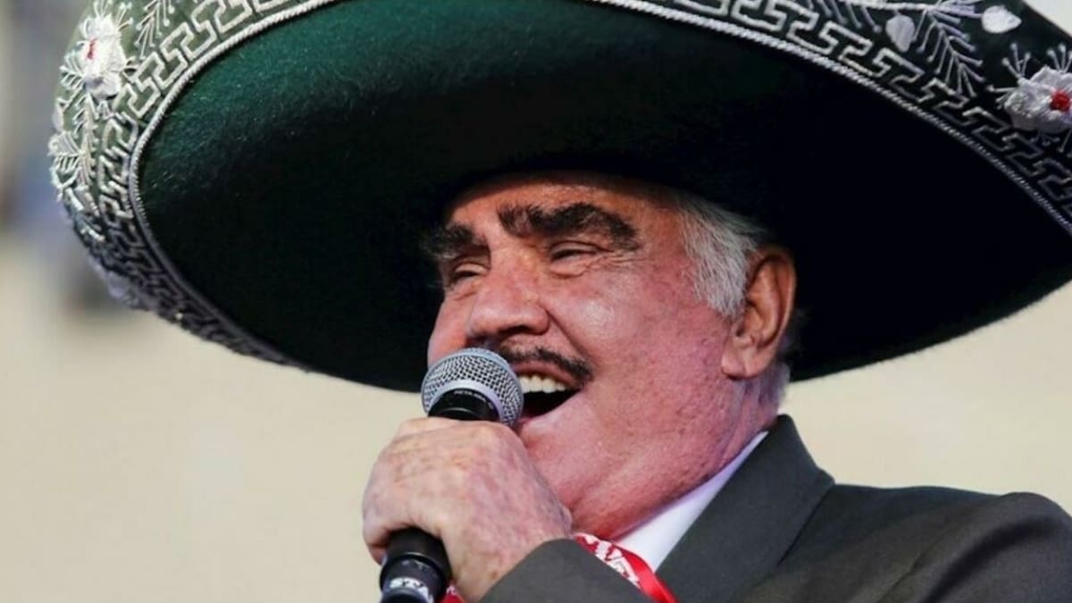 Vicente Fernández: lo reportan despierto y con interacción constante con su familia y médicos