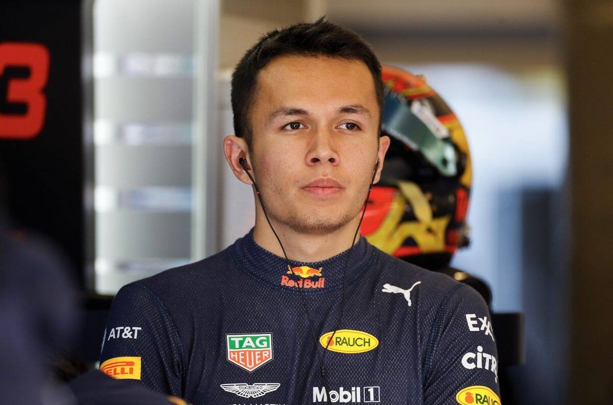 Alex Albon defendió a Red Bull pese a críticas tras su salida