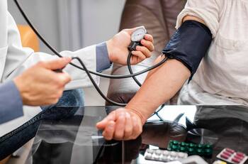 Hipertensión arterial: consumir SOLO una cucharadita de este ingrediente puede mantenerte a salvo