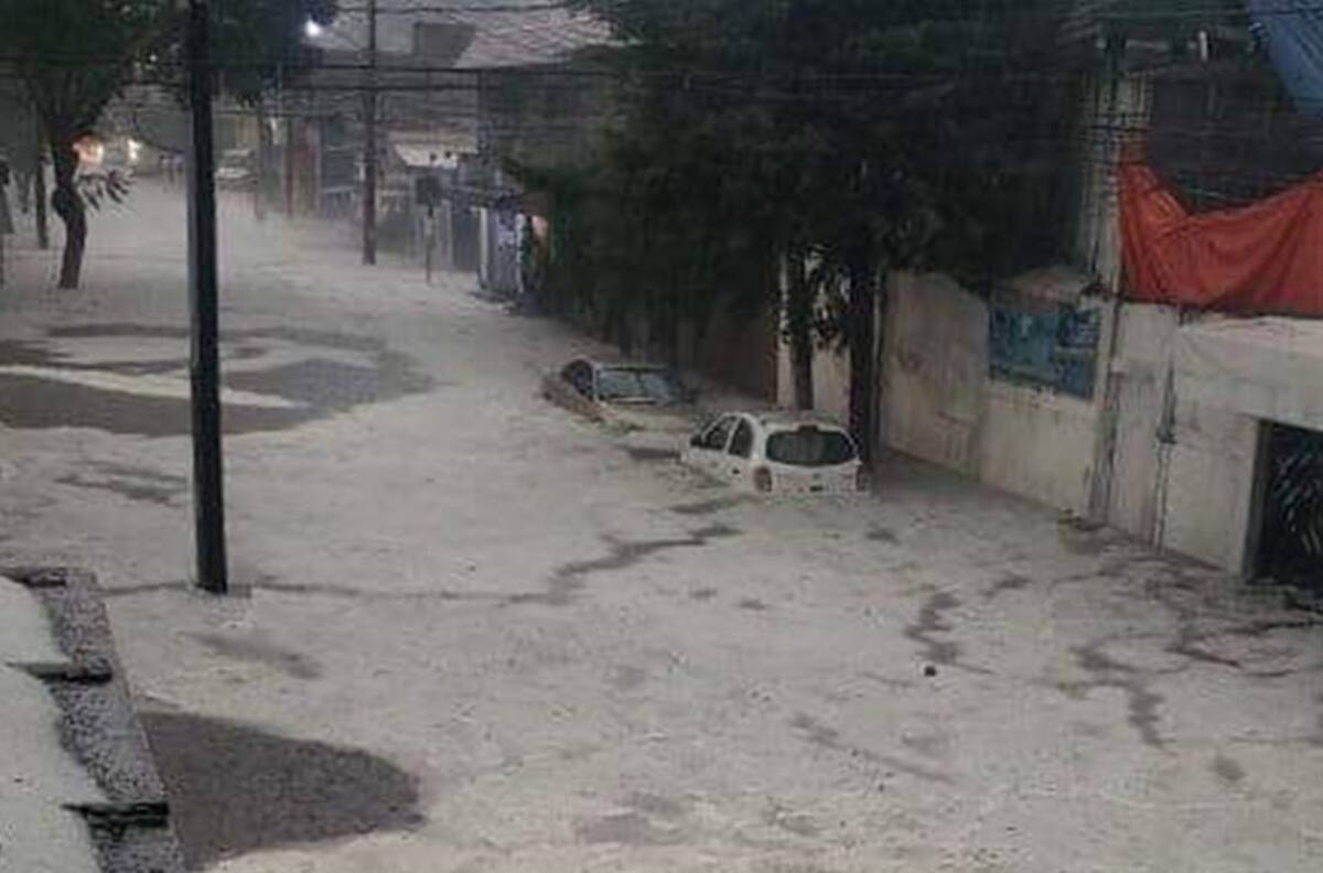 Videos: Tormenta deja severas inundaciones en Atizapán, Naucalpan y Tlalnepantla