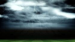 VIDEO | Aficionados captan el momento en que un rayo impacta a un árbitro en pleno partido