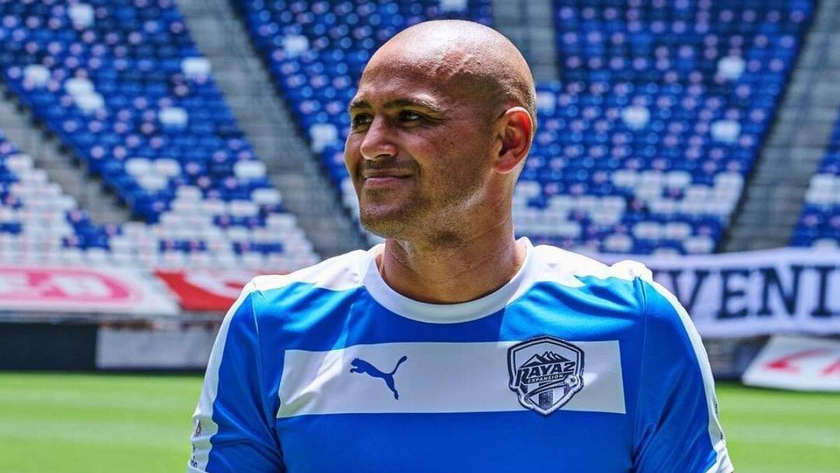 “Chupete” Suazo deja México y continuará su carrera en Chile