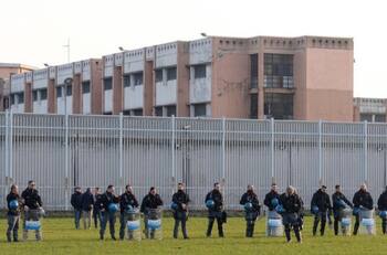 Italia investigará cárceles tras difundirse vídeo de malos tratos a detenidos