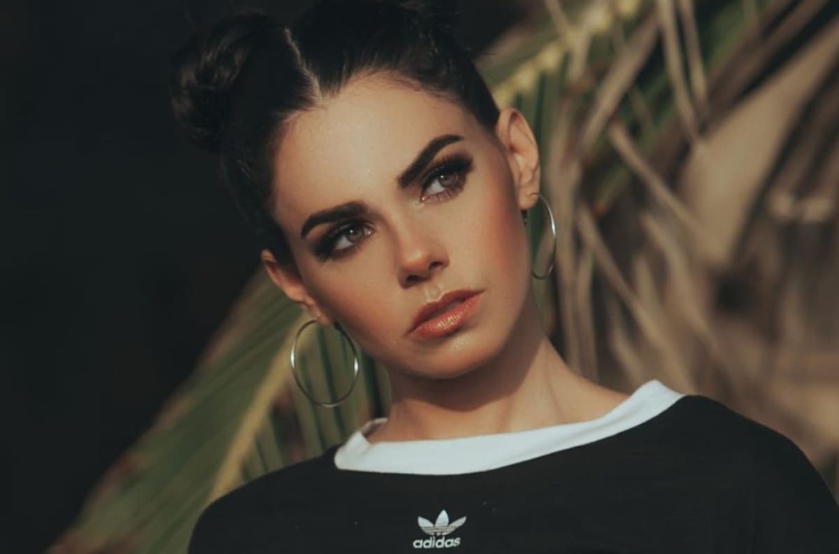 Livia Brito con su nuevo look se ve 10 años más joven