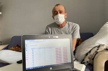 Muzaffer, el hombre turco que lleva 14 meses aislado tras dar 78 veces positivo a covid-19