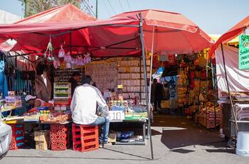 Riña entre comerciantes de un tianguis en estado de México deja sin vida a dos personas