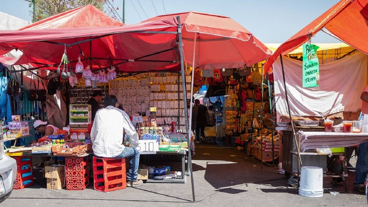Riña entre comerciantes de un tianguis en estado de México deja sin vida a dos personas