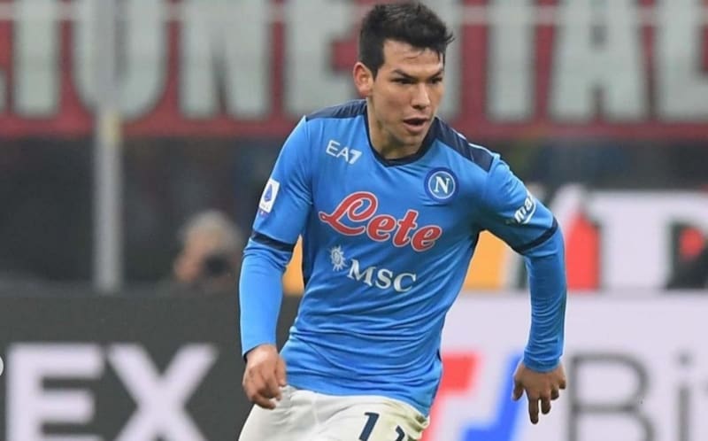 El futuro del delantero mexicano está en el aire.