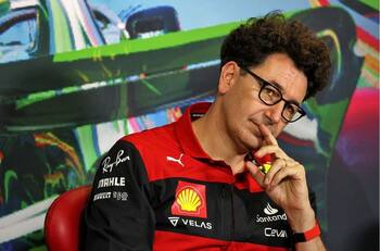Expiloto de Ferrari arremetió contra Mattia Binotto: “Los errores que ha cometido son imperdonables”