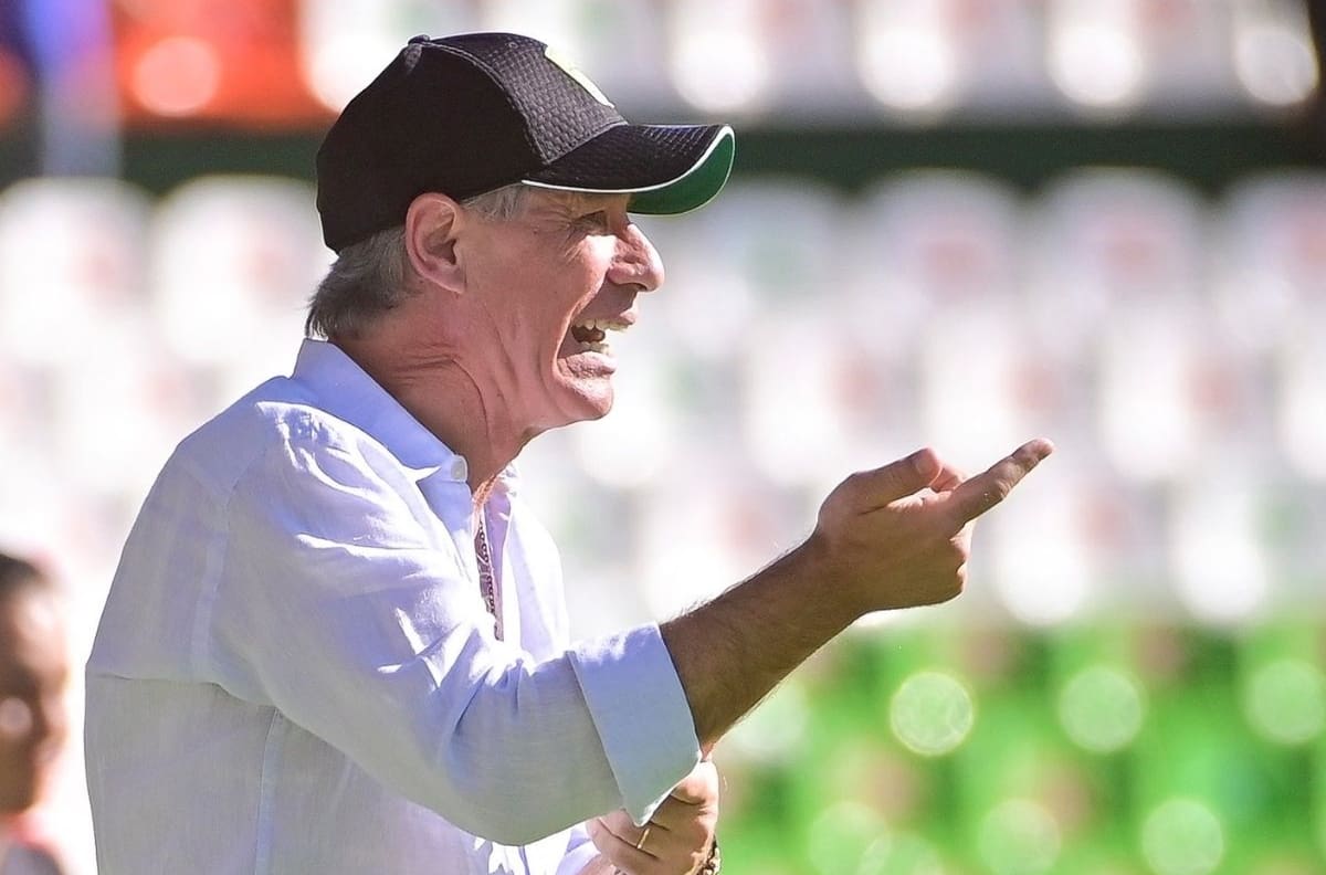 La crisis disciplinaria que enfrenta Víctor Dávila y Ariel Holan en la Liga MX