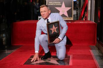 Hasta la vista: Daniel Craig se despide de James Bond con estrella en Hollywood