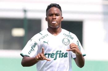 Conoce al futbolista brasileño de 15 años que se lo pelean el Real Madrid y el Barcelona