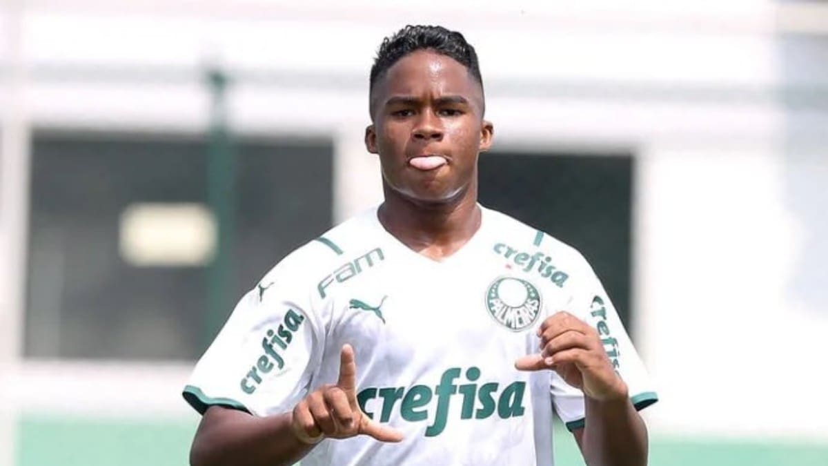 Conoce al futbolista brasileño de 15 años que se lo pelean el Real Madrid y el Barcelona