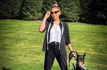 Thalía apoya el mes rosa y predica con el ejemplo