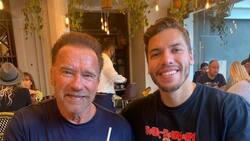 Joseph Baena presume musculatura y gran parecido con Arnold Schwarzenegger
