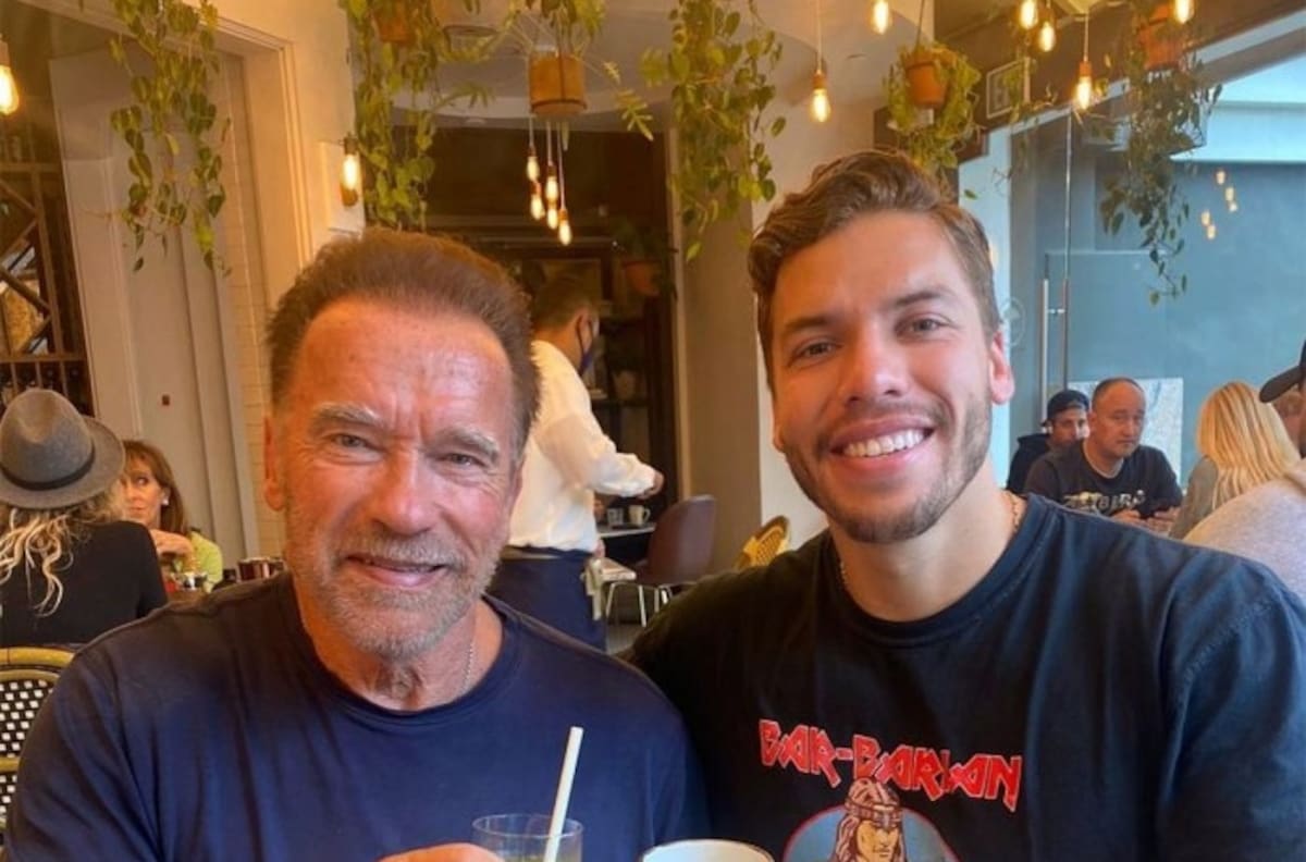 Joseph Baena presume musculatura y gran parecido con Arnold Schwarzenegger