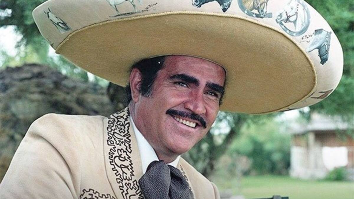 "Usted es la patrona, y yo solamente un gato" Vicente Fernández relató como fue acosado