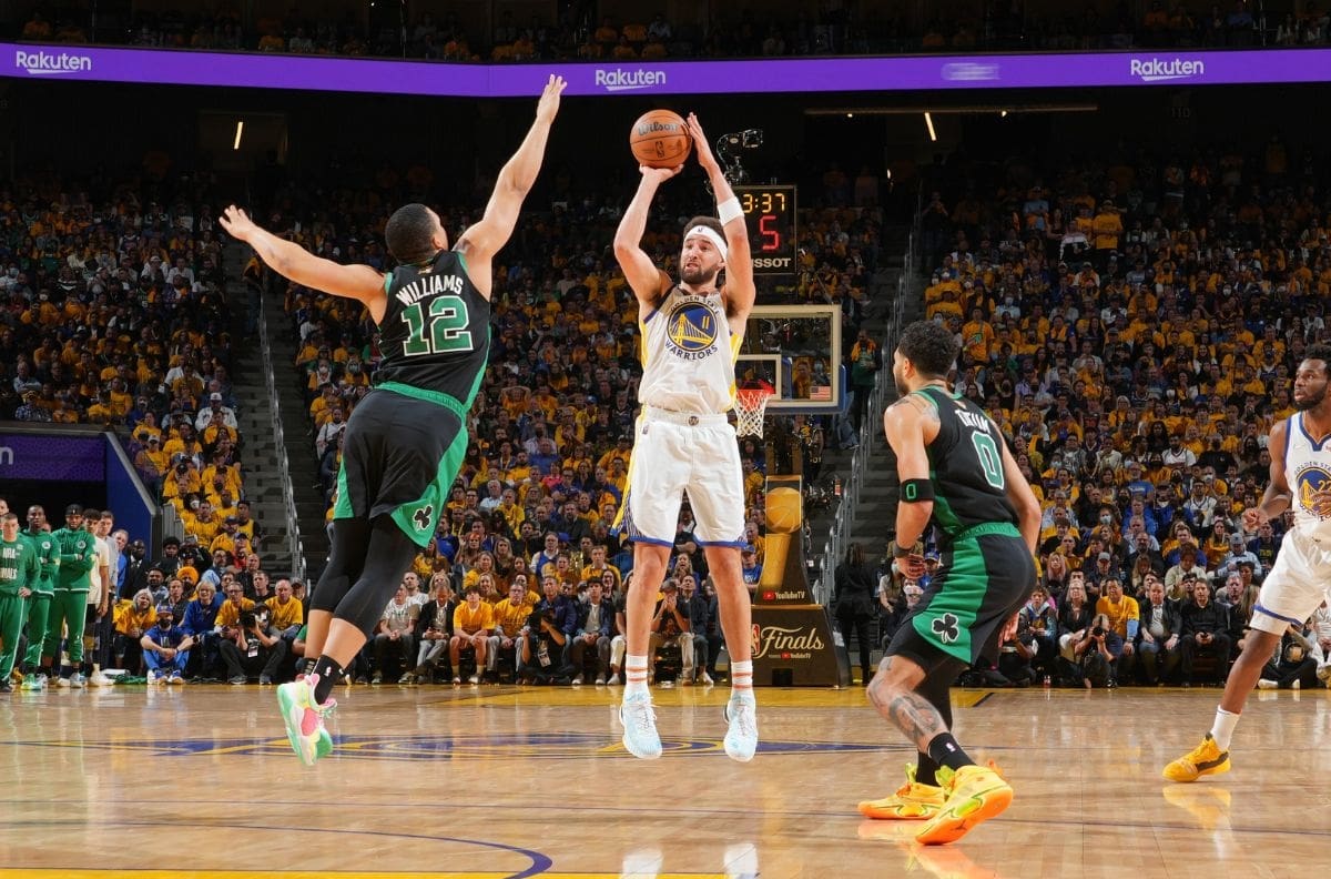 Los Warriors están a una victoria del anillo tras derrotar a los Celtics