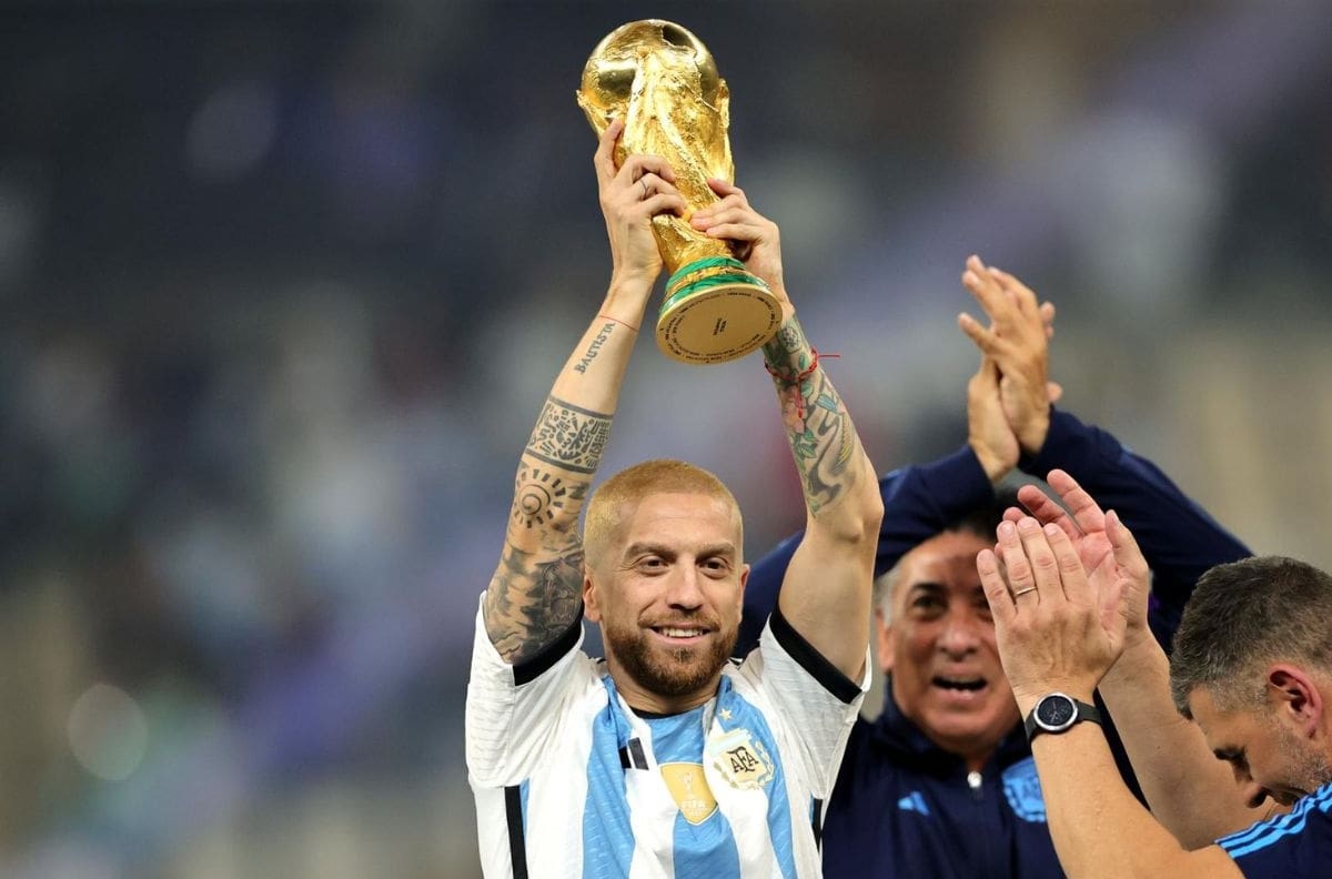 FOTO | 'Papu' Gómez sorprende al tatuarse al 'Dibu' Martínez tras la Copa del Mundo