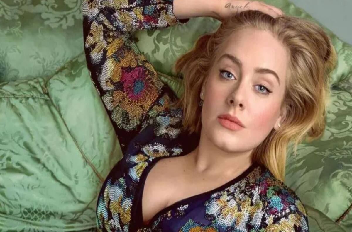 Adele reaparece en una fiesta de los premios Oscar y luce bellísima