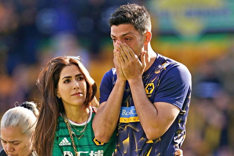 Raúl Jiménez rompió en llanto en el último partido como local de los "Wolves"