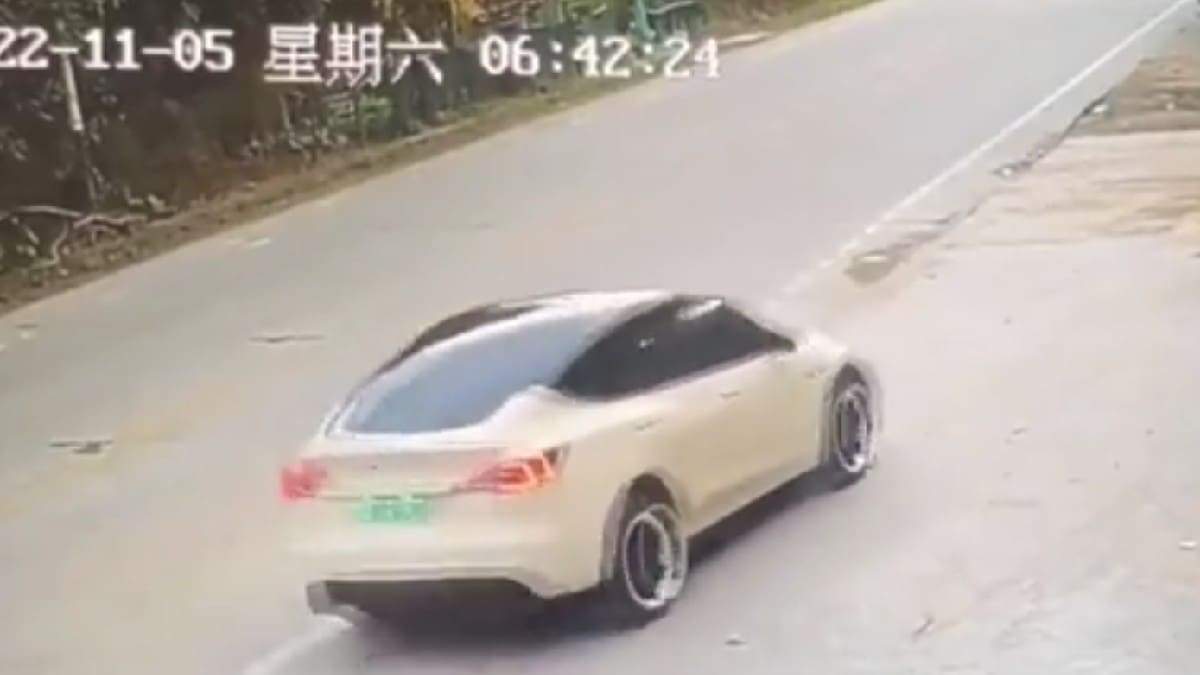 En China: Vehículo Tesla con piloto automático pierde el control y deja dos muertos