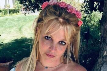 Britney Spears escribe un libro sobre la vida de una joven solitaria que no confía en nadie