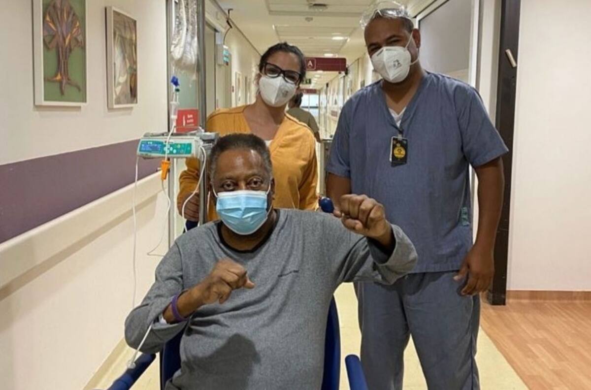 Pelé vuelve al hospital tras su lucha contra el cáncer