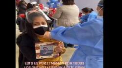 Video: Joven llora al recordar a su abuelita mientras es vacunada