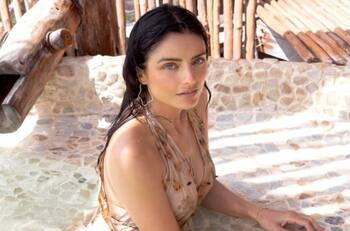 Aislinn Derbez olvida a Mauricio Ochmann y se va de viaje con su nuevo romance