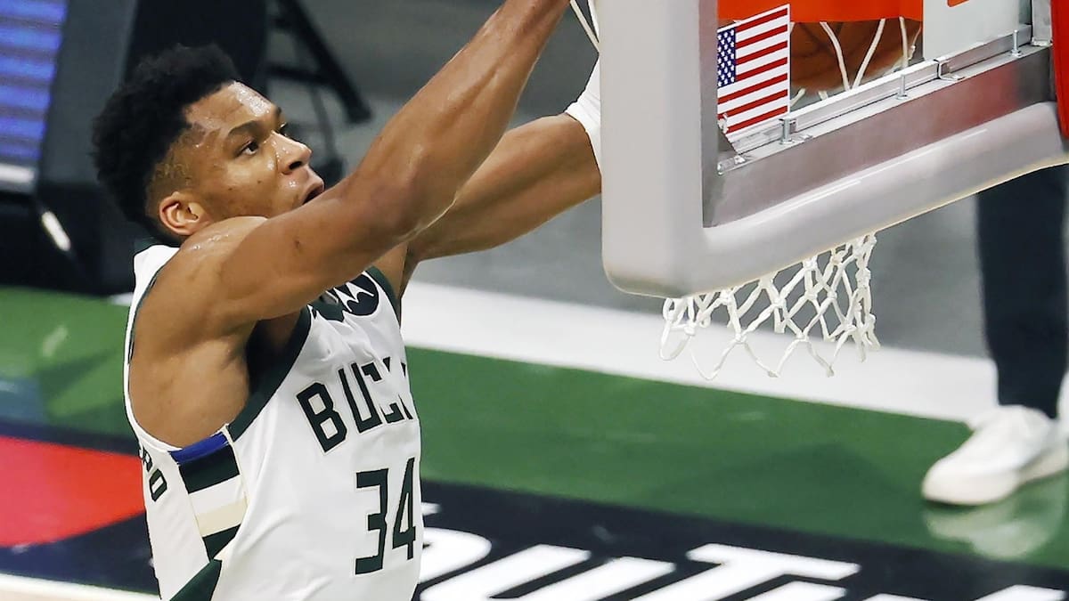 Bucks por primer campeonato medio siglo después