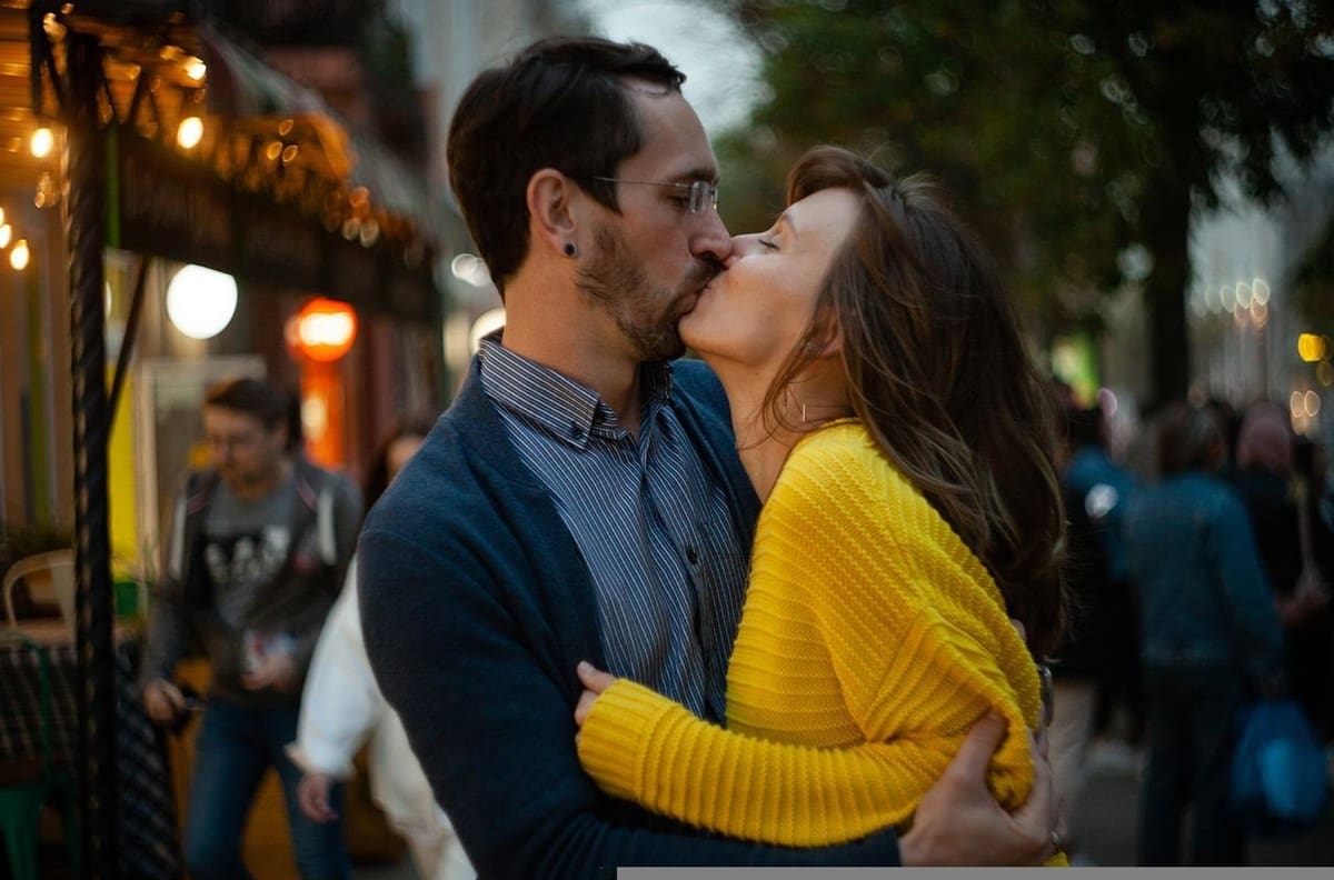 Día Internacional del Beso Robado: Estos son los lugares en dónde no puedes dar besos en público